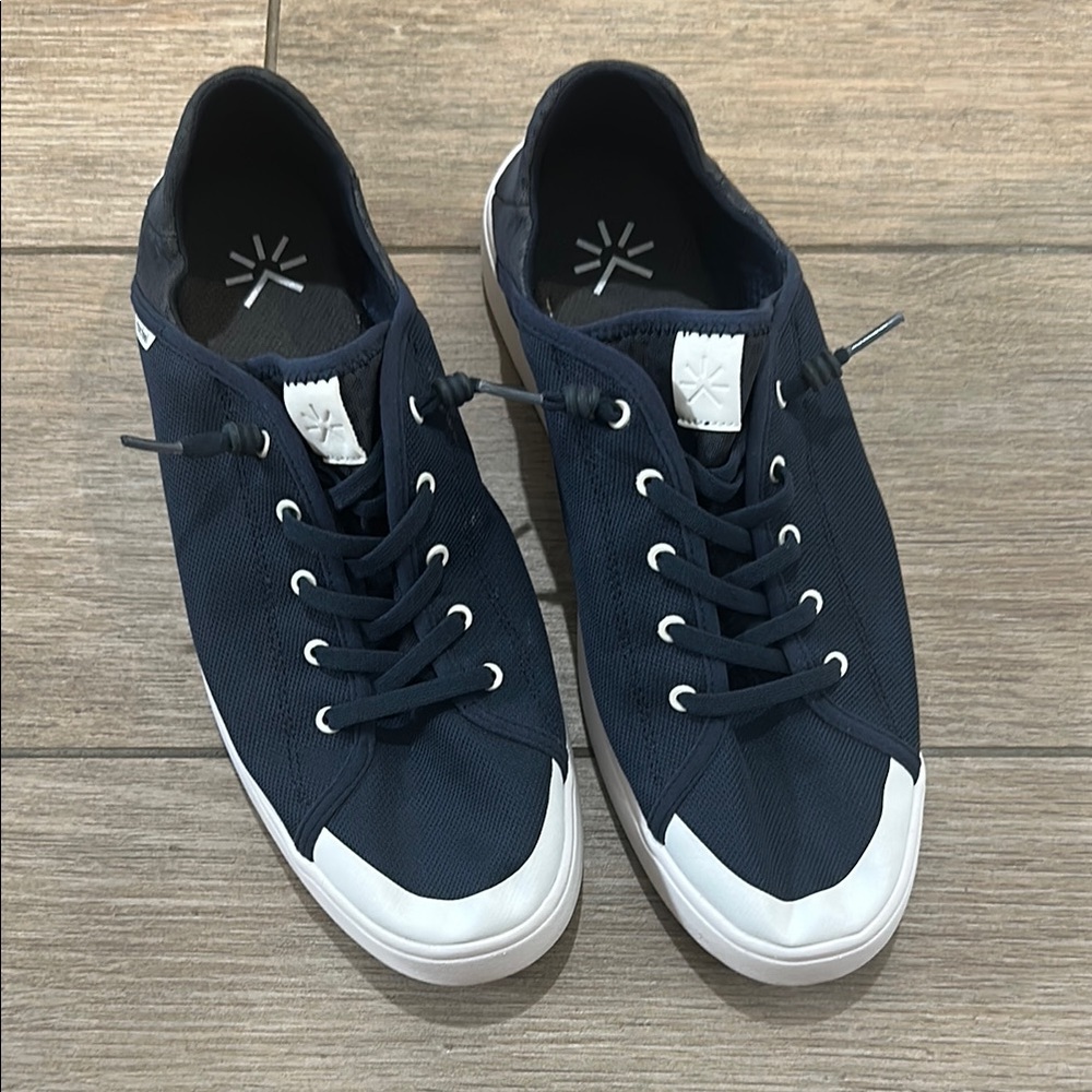 Blue and White Sneakers from Barcelona, Spain company Tropicfeel